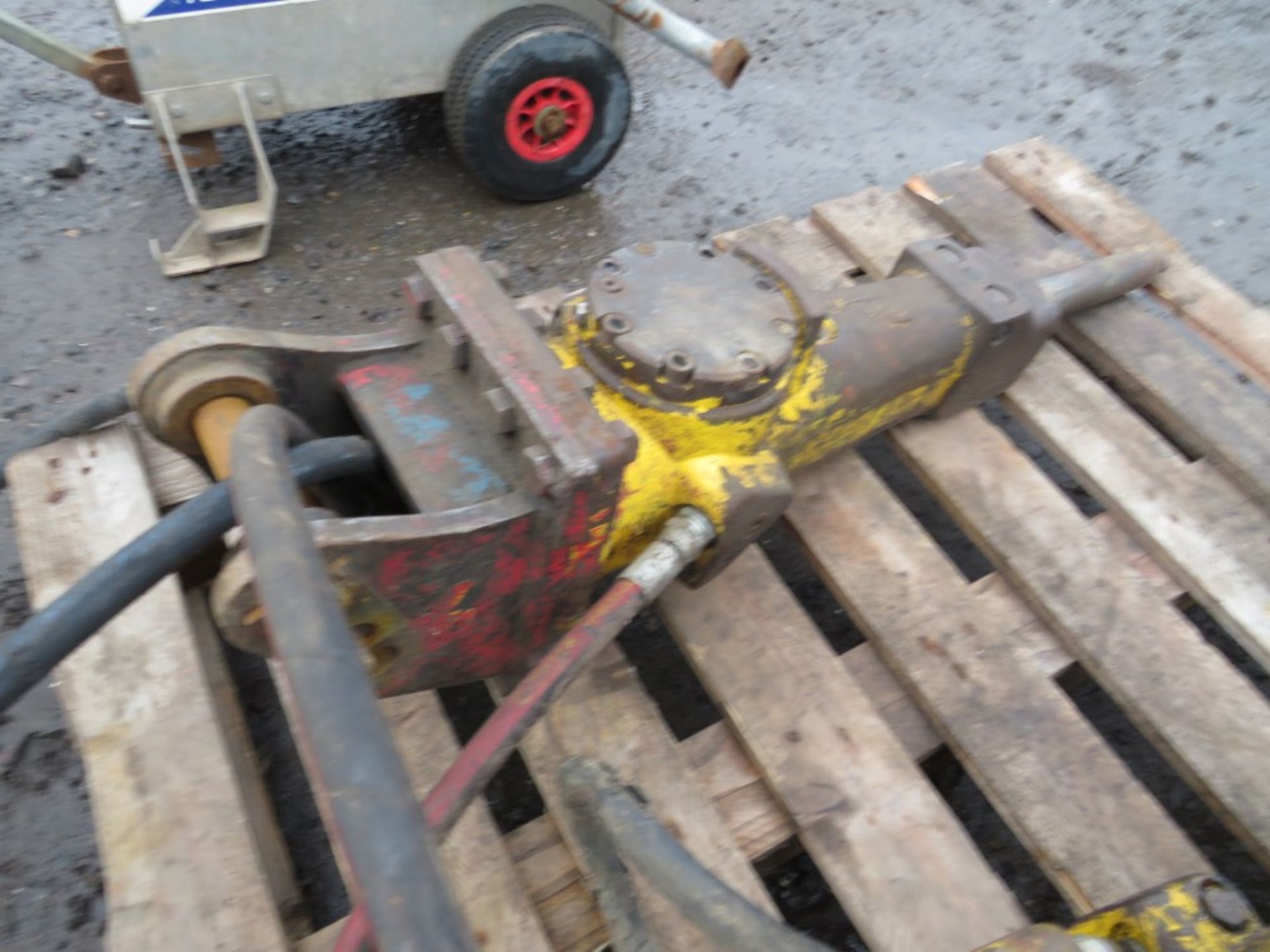 1.5T EXCAVATOR BREAKER (DIRECT GAP) [+ VAT]