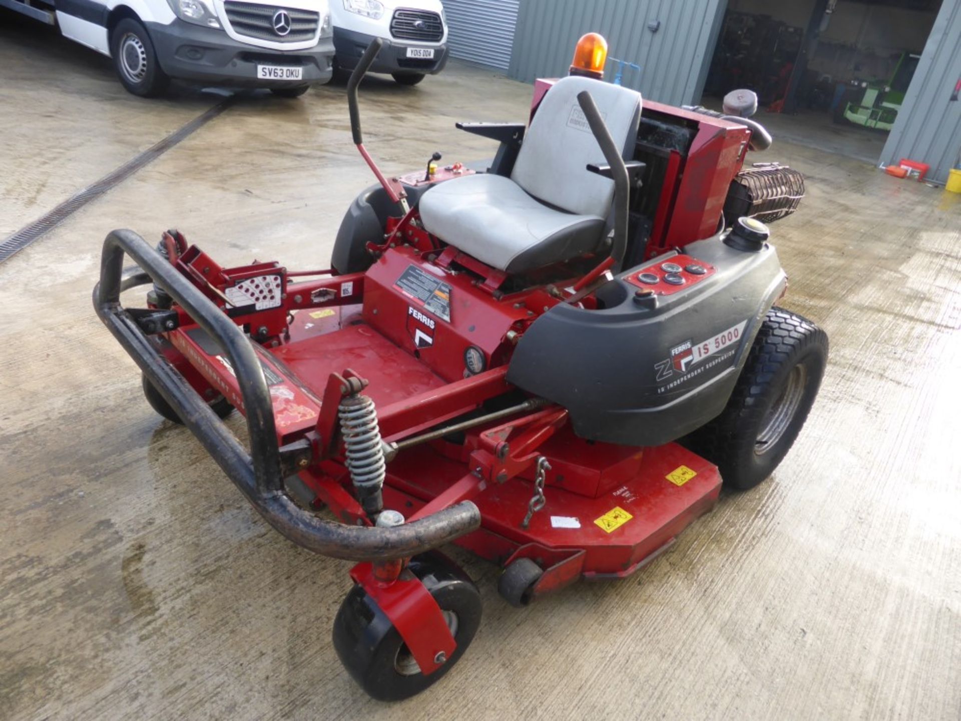 54 reg FERRIS IS5000 ZERO MOWER (LOCATION PAIDHAM) 61" DECK, 33HP, 1058 HOURS, NO V5 (RING FOR - Image 2 of 6