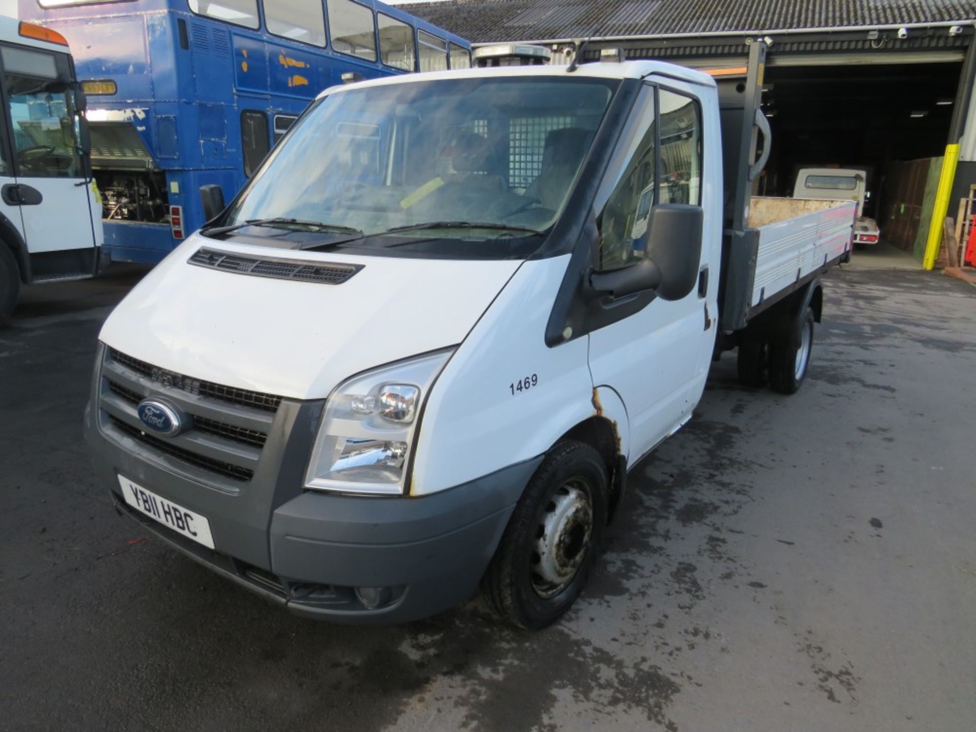 11 reg FORD TRANSIT 115 T330S LTD RWD TIPPER (DIRECT COUNCIL) 1ST REG 08/11, TEST 11/21, 113964M, V5 - Image 2 of 5