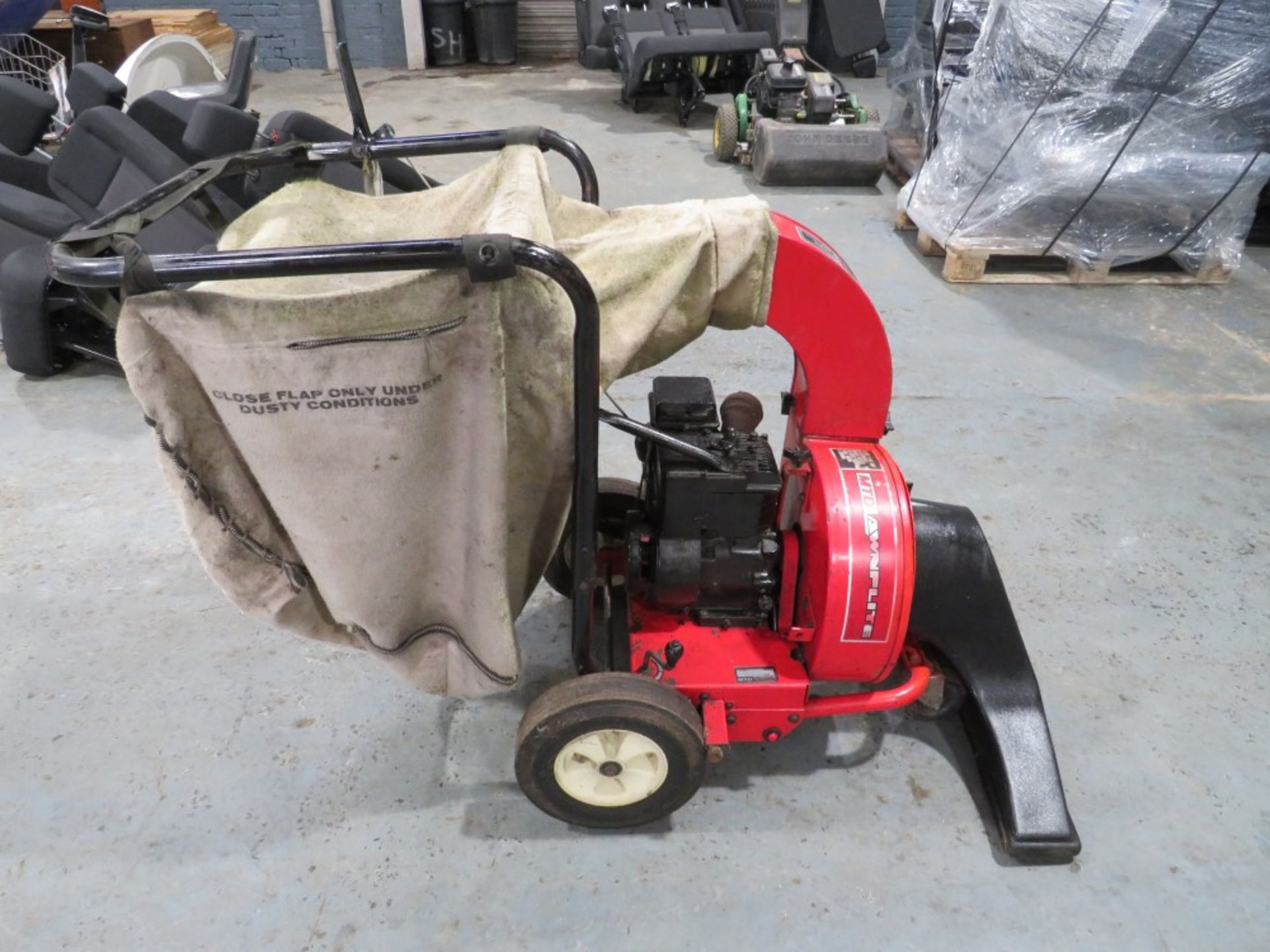 MTD LAWNFLIGHT LAWN VACUUM [NO VAT] - Image 3 of 3