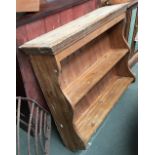 A pine dresser top of two shelves, 100cmW