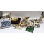 A mixed lot of ceramics to include Royal Doulton, oven dish, cheese cloche, Poole Pottery toast