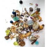 Mixed lot of earrings, some silver and others