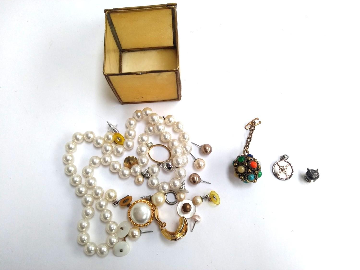 Mixed lot containing beads, earrings, mixed agate charm including turquoise and a silver pendant