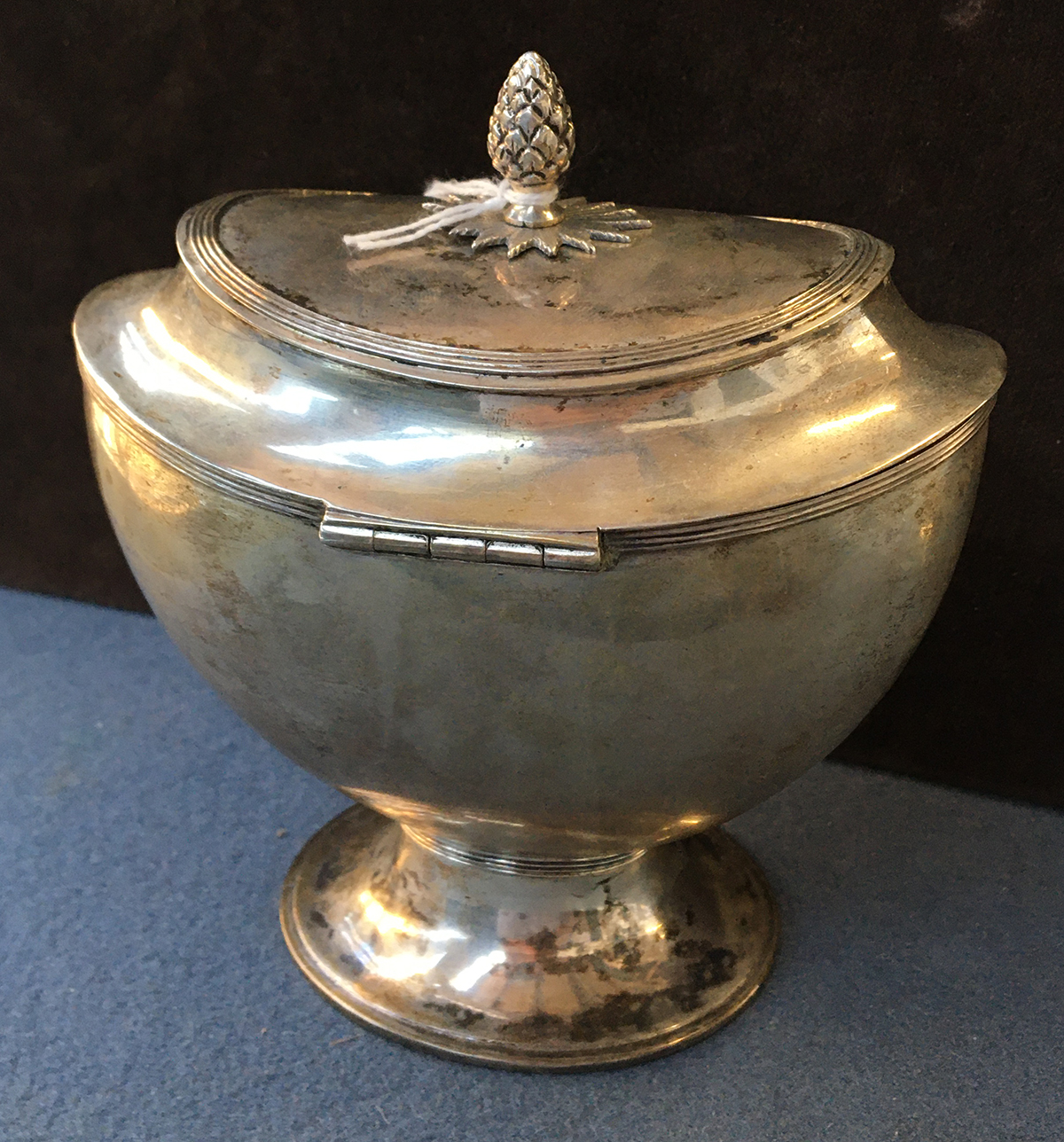 A Dutch silver tea caddy, bearing mark of Willem Diemont, Amsterdam 1843, of oval form with - Image 5 of 6