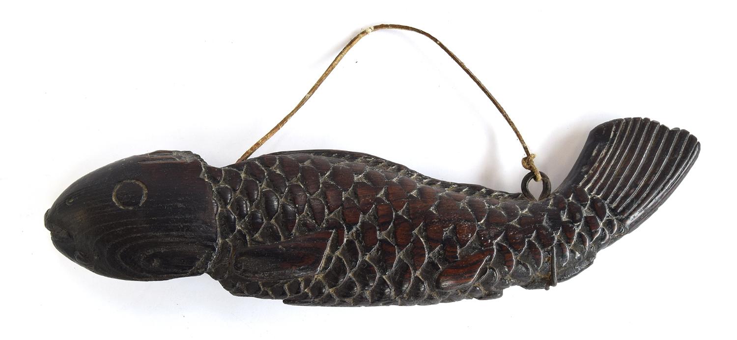 A Japanese carved wooden koi jizai kagi, 40cmL