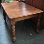 An early 20th century oak kitchen table, on baluster legs, 150x105x73cmH