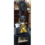 A swivel 4.5" metal cutting band saw