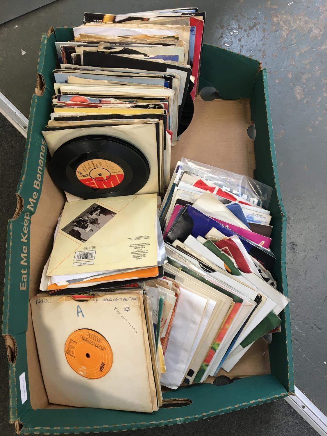 A mixed box of 7" singles, mainly '70s and '80s, pop, disco, and rock [banana box]