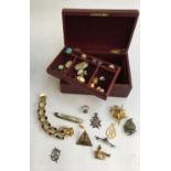 Interesting mixed lot in a red jewellery box to include 2 silver rings, a cameo, silver brooch