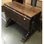 A small oak drop leaf occasional table, 58cmW