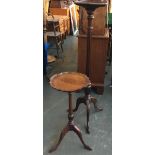 A lot of four tripod wine tables and a pot stand, the smallest 40cmH, the pot stand 108cmH
