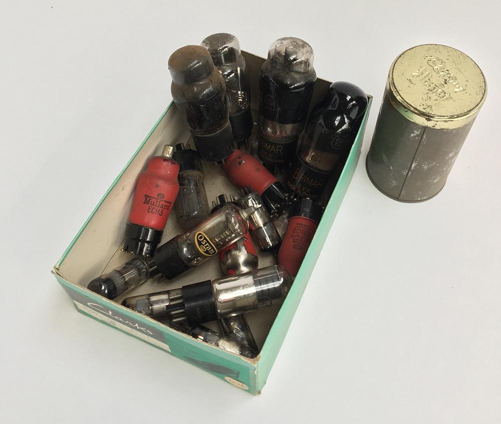 A small quantity of glass valves/tubes, including among others: Brimar ID5, 7D6, 25A 6G; Mullard