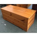 A pine blanket box, 90cmW