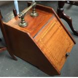 A late 19th/early 20th century mahogany and satinwood crossbanded coal scuttle, with brass handle