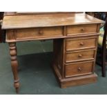 A kneehole desk, having five drawers, two turned legs, and pedestal, 100x48x74cmH