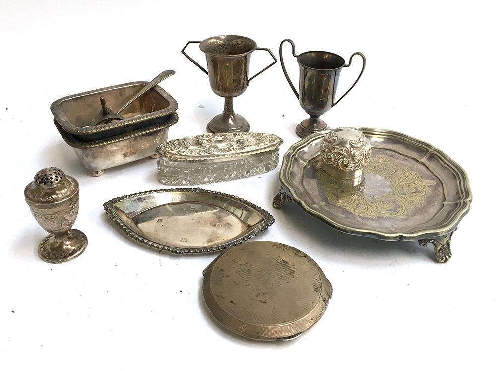 A mixed lot of silver and plated items, to include small silver trophy cup, silver topped dressing