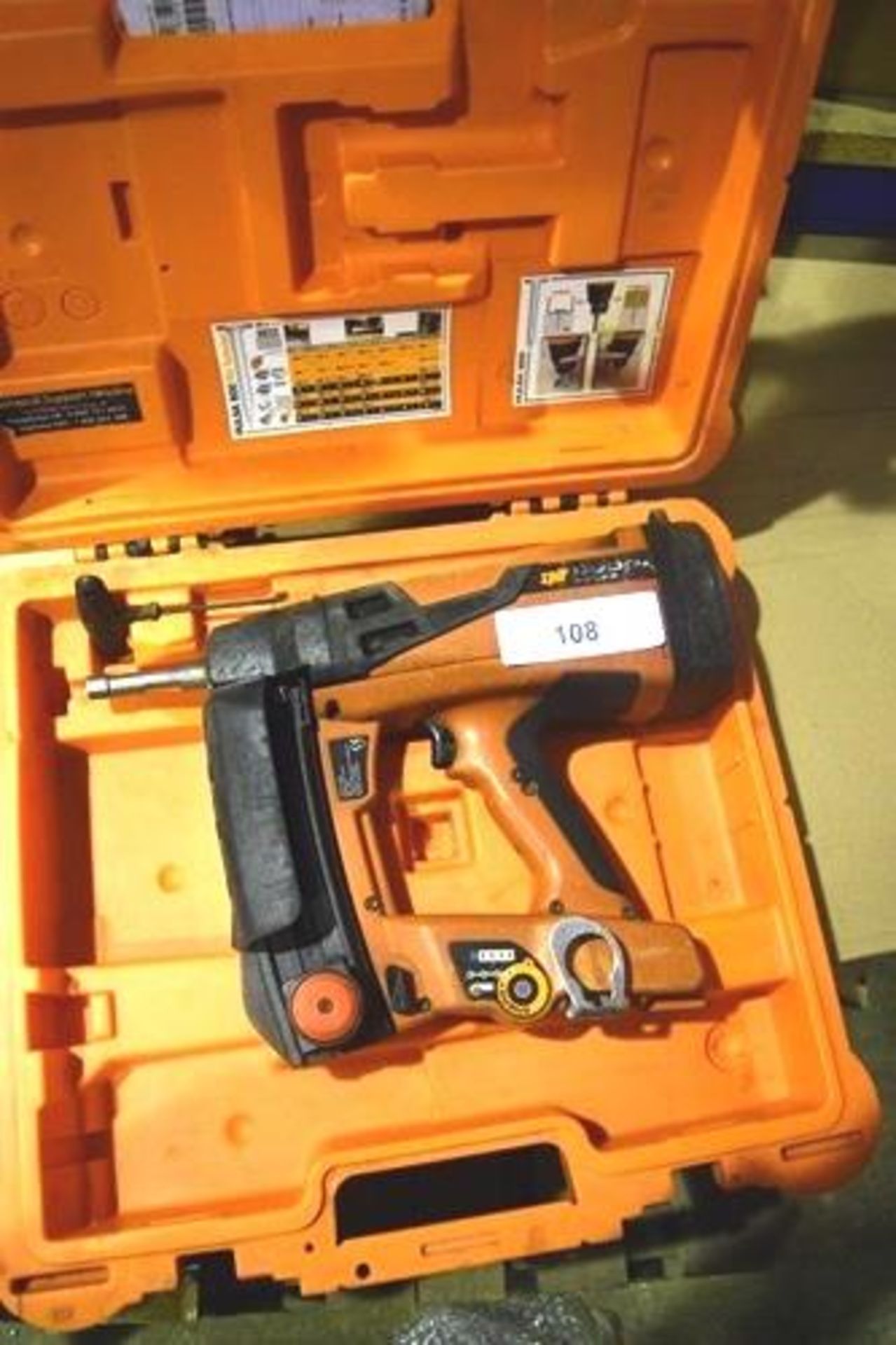 Spit 800 Pulsa gas nail gun and plastic carry case - Second-hand (GS25)