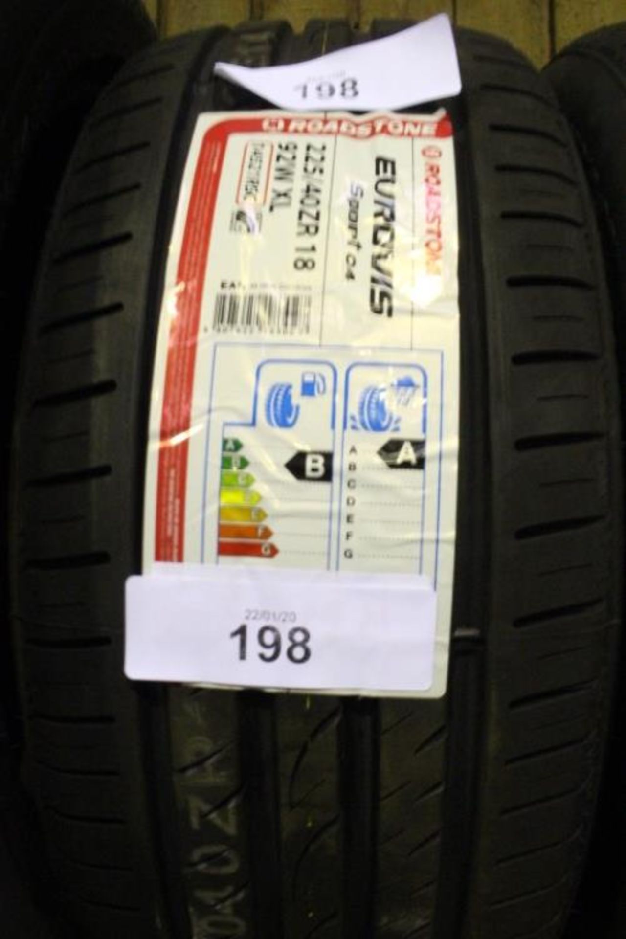 1 x Roadstone Sport 04 tyre, size 225/40ZR 18 92WXL - New (GS4)