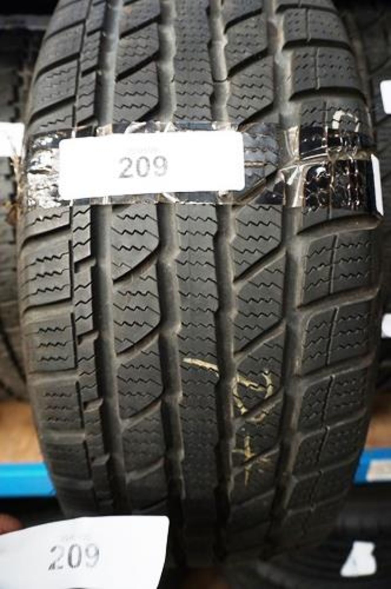 A Champiro tyre, size 225/55 R17 - Second-hand, remaining tread 7mm (GS4)