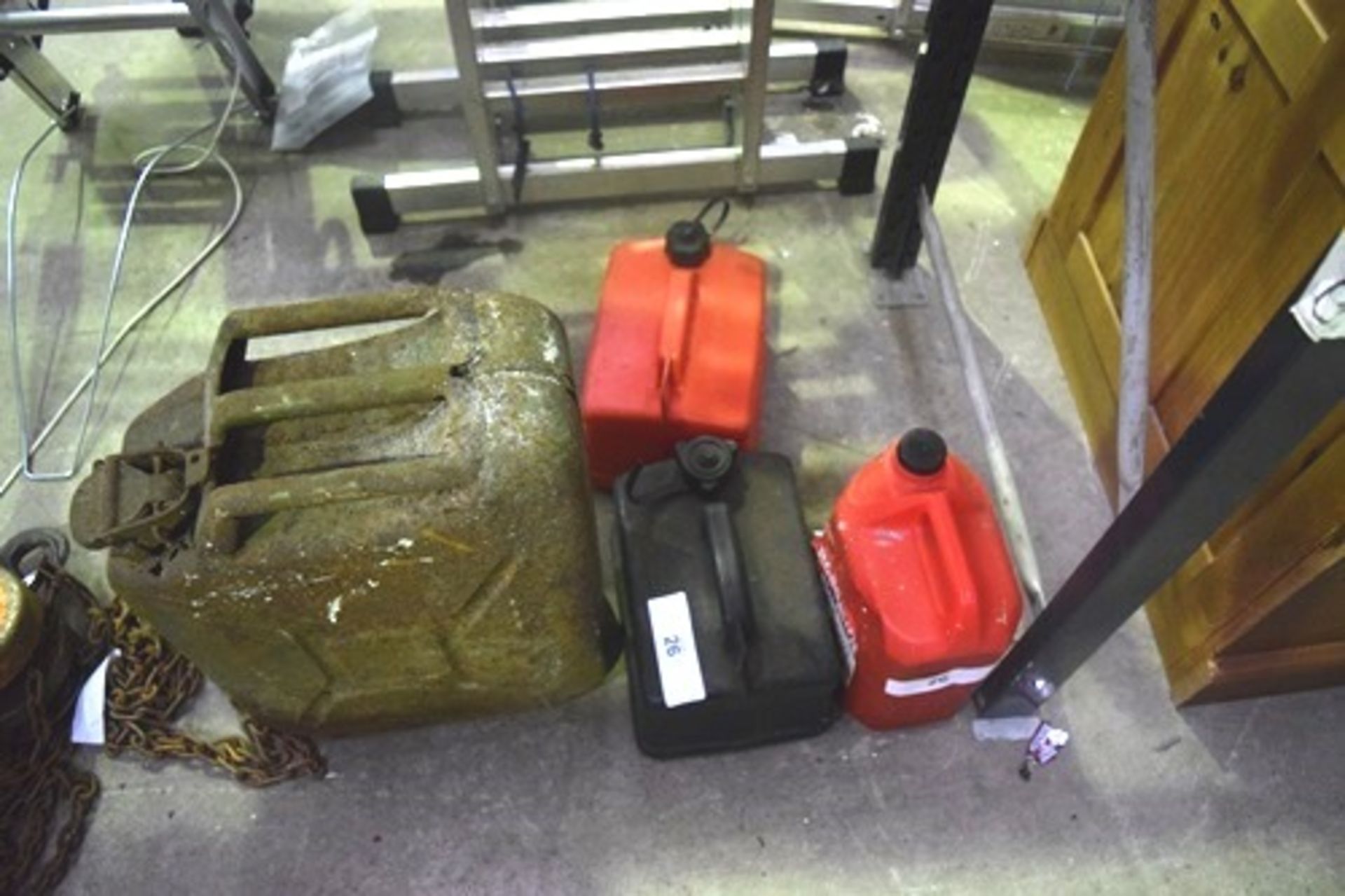 Green metal jerry can, fuel carriers and a 1 gallon Roadstar 20/502 motor oil - Second-hand (GS17)
