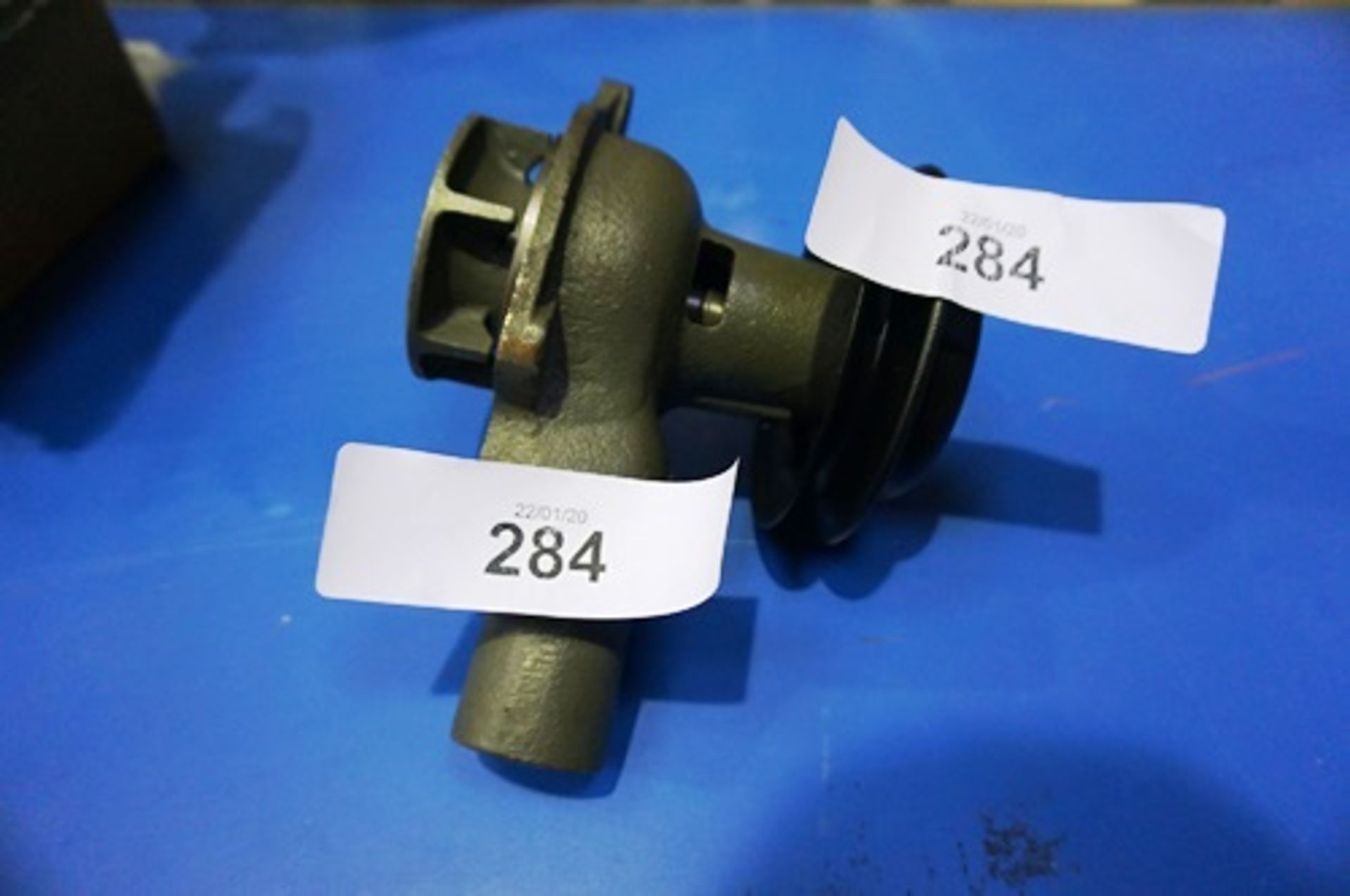 Belt driven water pump, P.N. 637D52, no other details available - New (GS6)