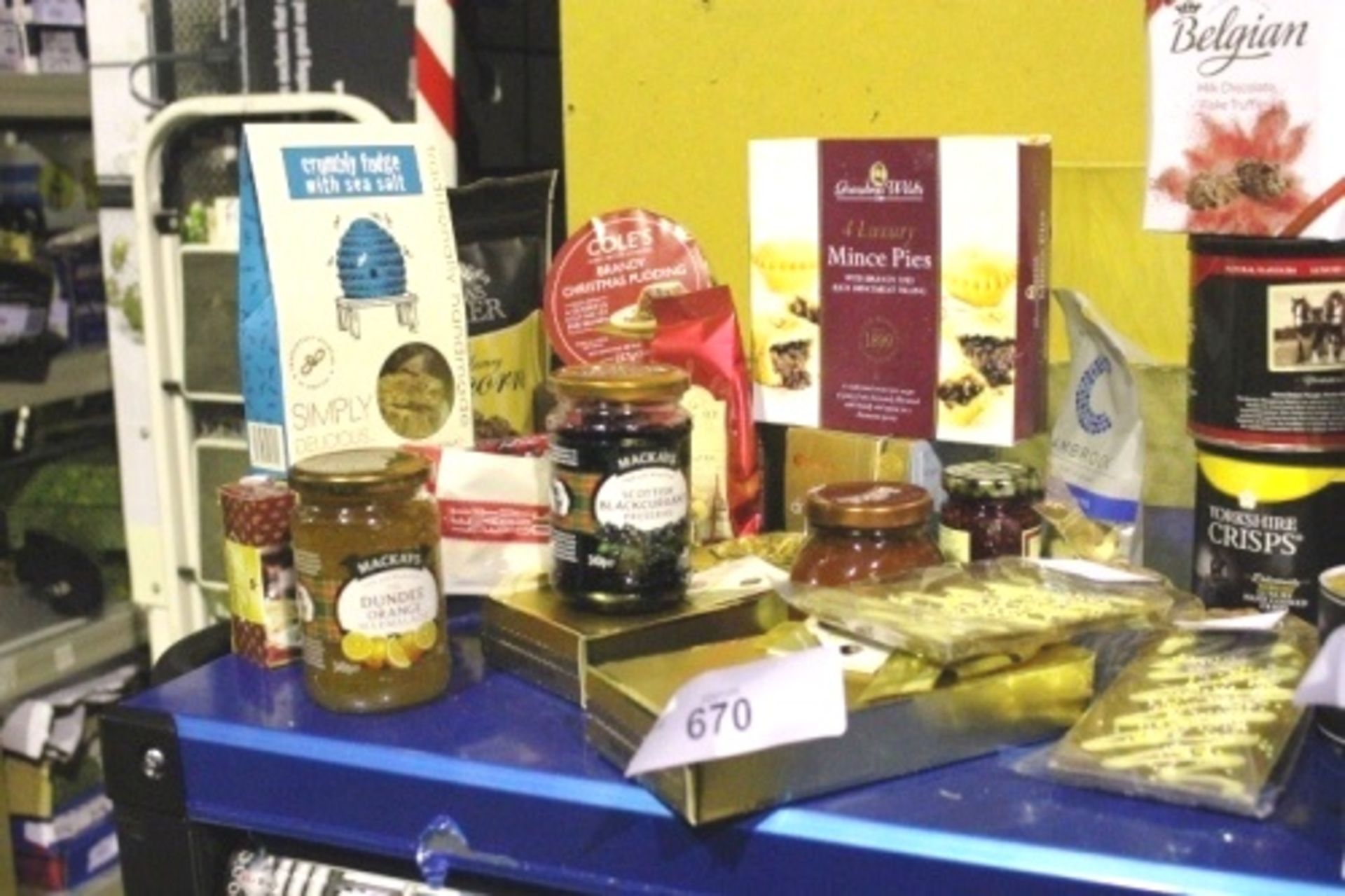 A good selection of Christmas hamper food (ES17)