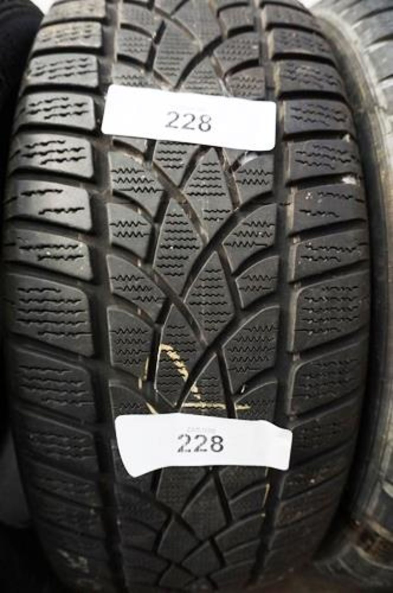 A Dunlop winter tyre, size 235/50R19 103H - Second-hand, good amount of tread remaining (GS9)