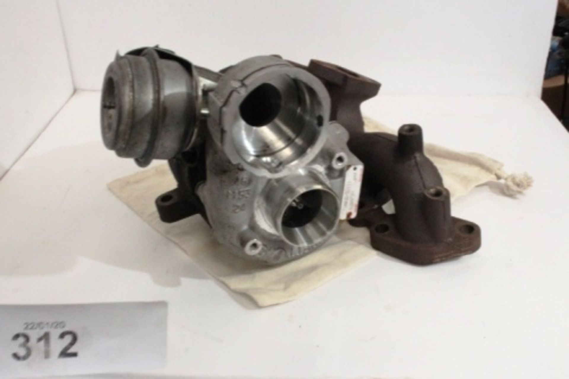 A Garrett 4 cylinder turbo, Ref: 724930-5011S - Second-hand (GS7end)