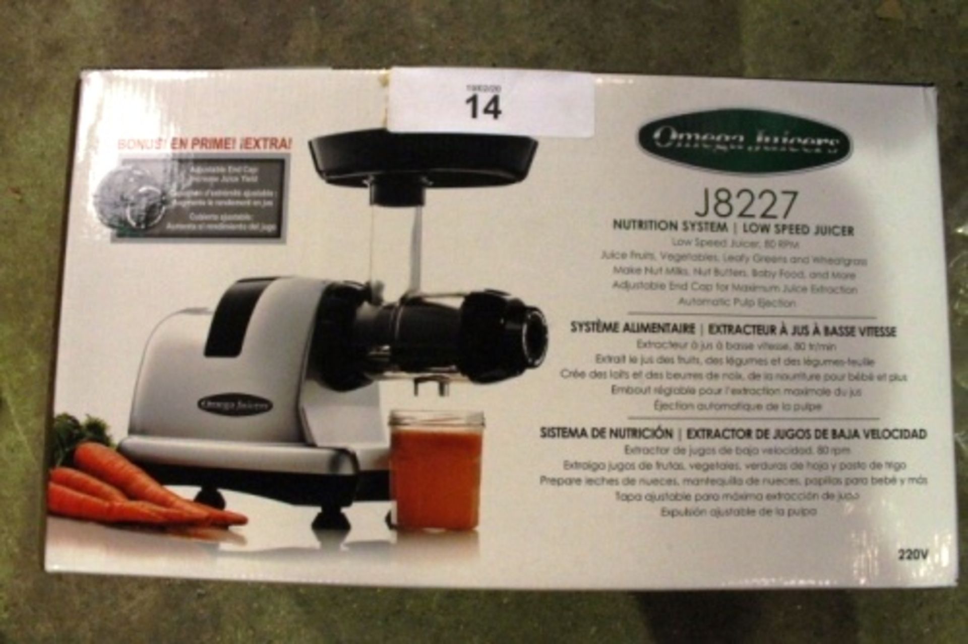 An Omega juicer, model J8227 - Sealed new in box (esb1)