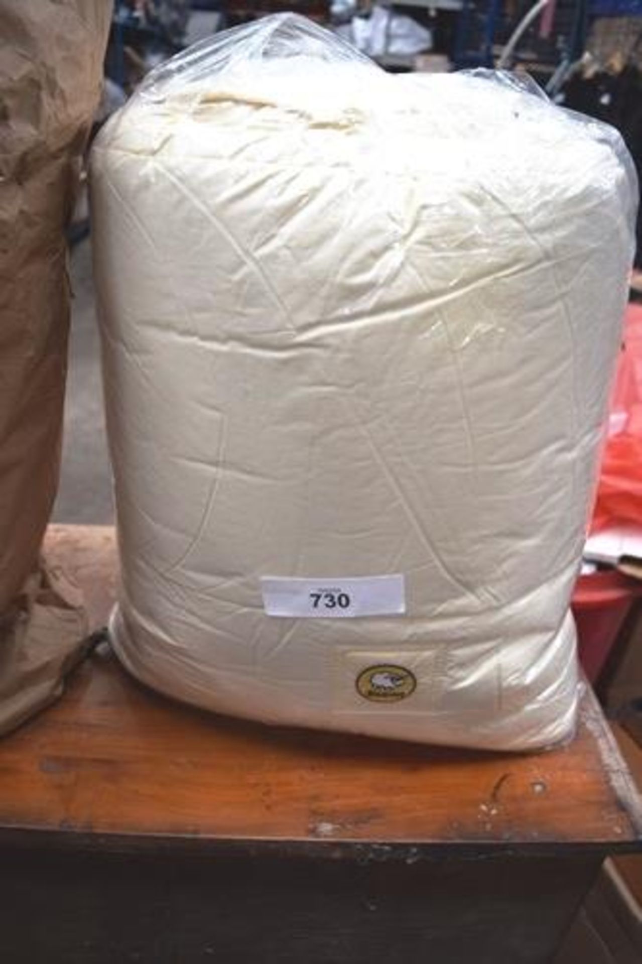 1 x Baavet wool king size/medium weight duvet, 8 - 12 tog, RRP £156 - New in pack (GS14)