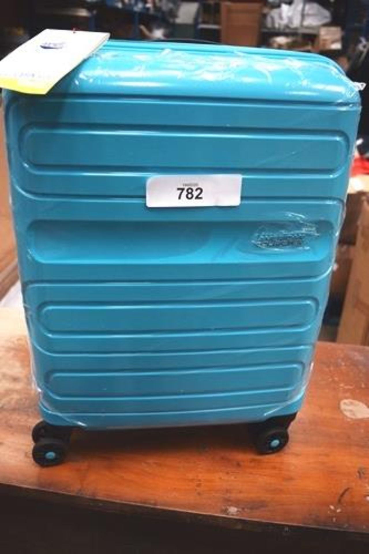 1 x American Tourister spinner 55/20 aero turquoise case - New with tags (GS16)