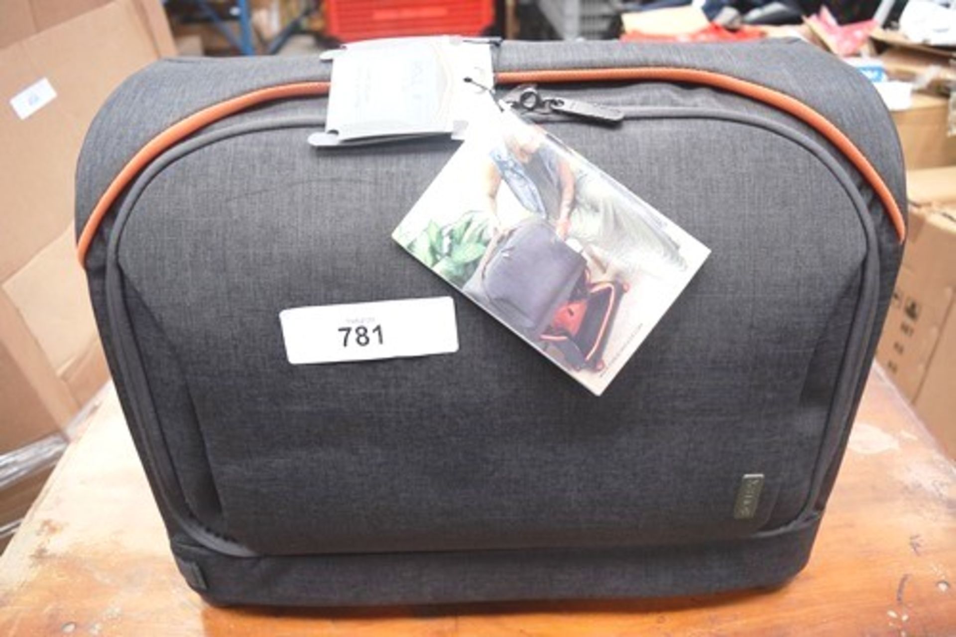 1 x Fugu Rollux expandable suitcase - New with tags (GS16)