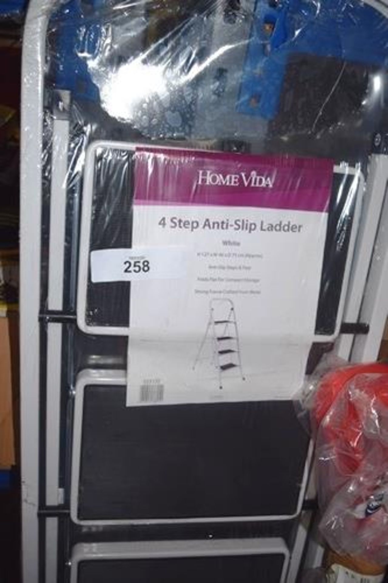 1 x set of Home Vida 4 step anti-slip white ladder, code 333137 - New in pack (gs25floor)