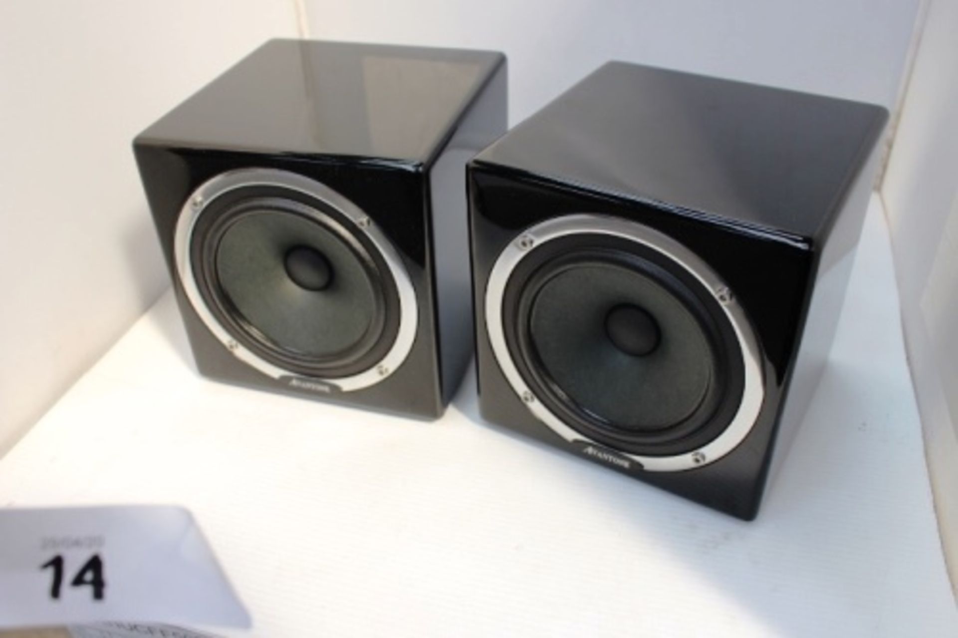 A pair of Avantone MixCube studio speakers, model 10261, BBF7291, RRP £160.00, both working - New (