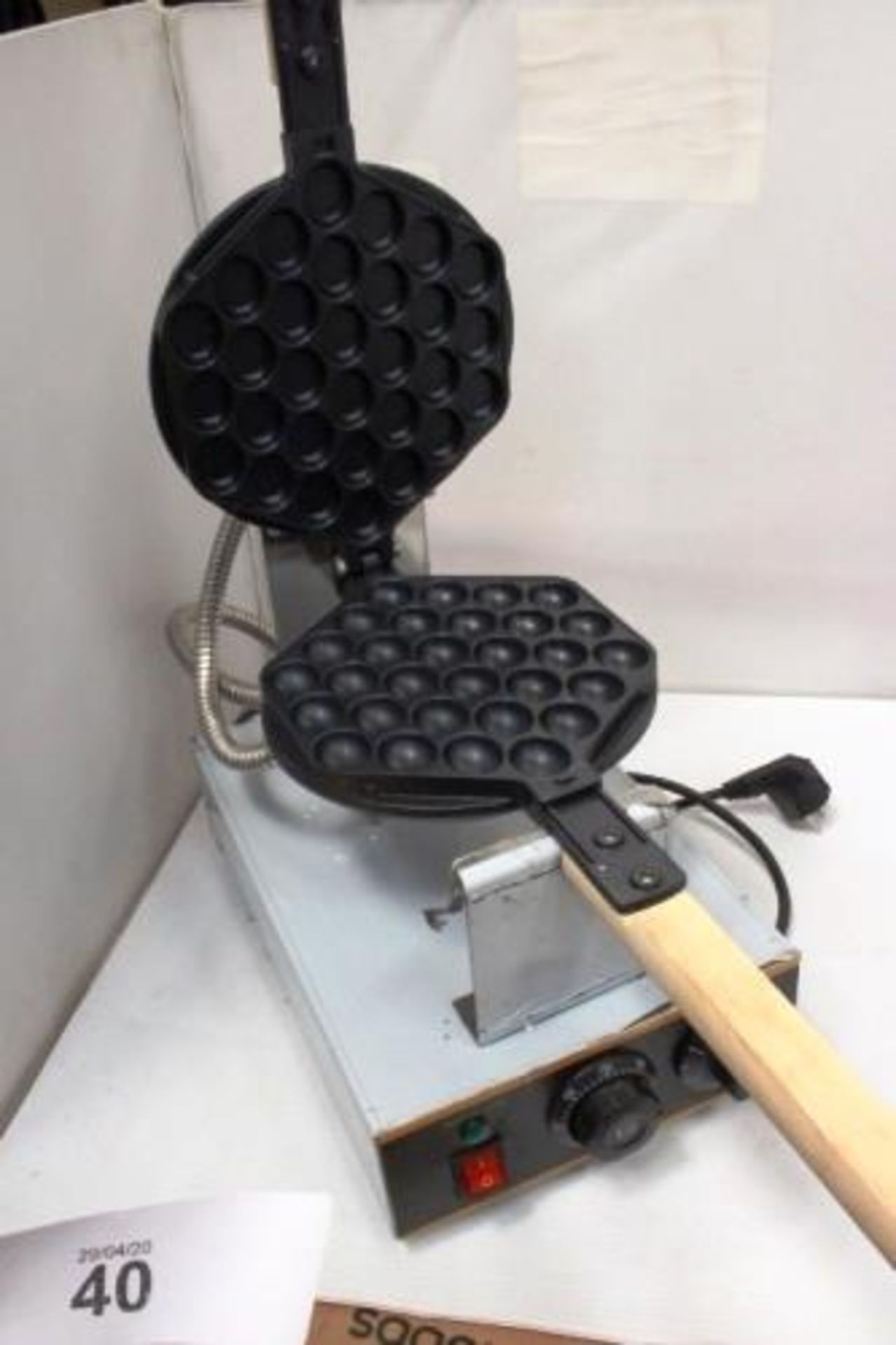 A stainless steel egg waffle cooker, model FY-6 - New