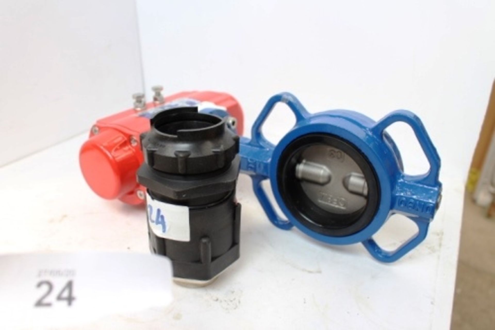 Prisma PA10 124019 electronic water valve, together with a Pratley No. 5 coupling - New (TC3)