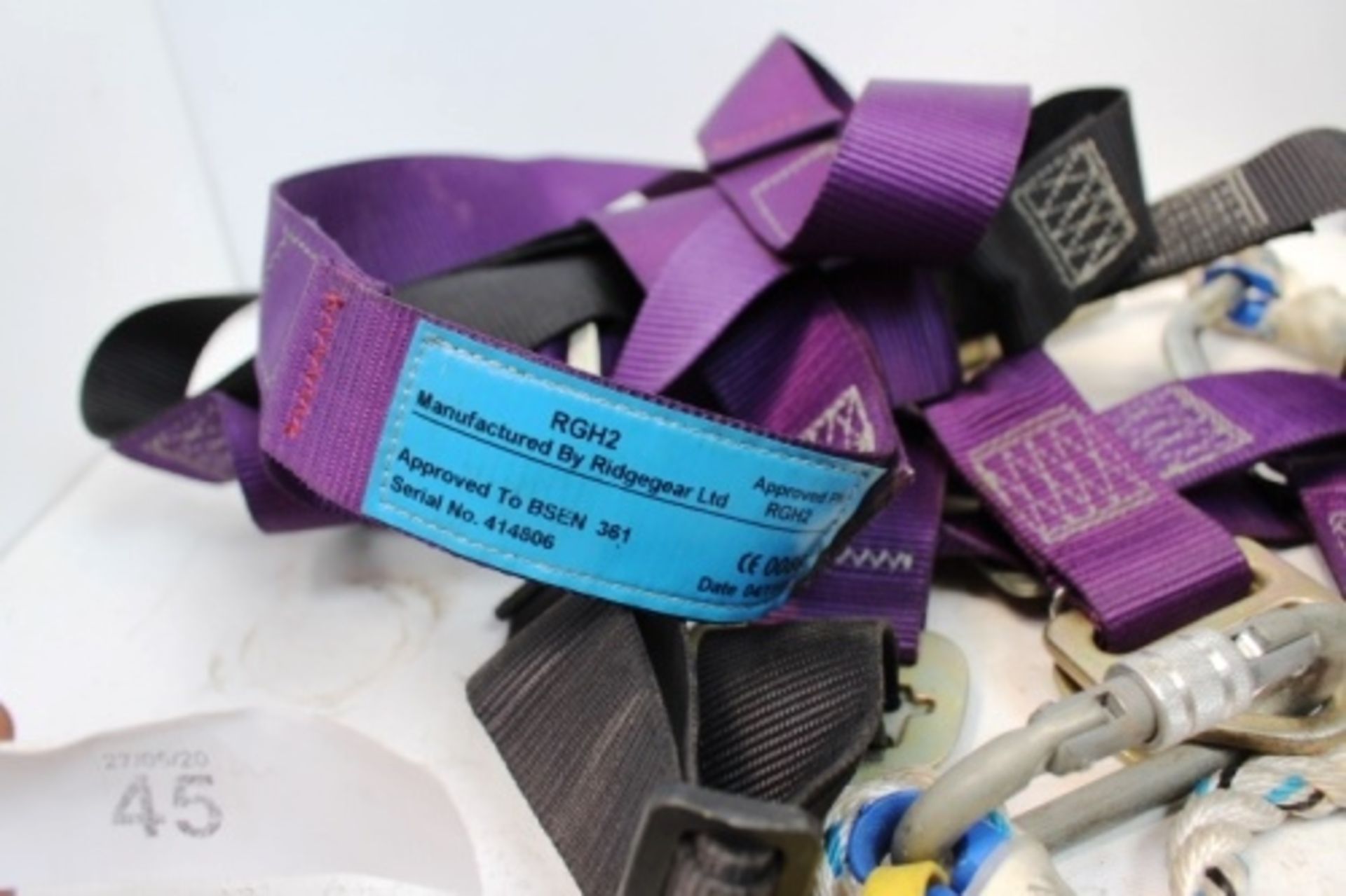 1 x purple safety harness - Second-hand (TC5) - Image 2 of 2