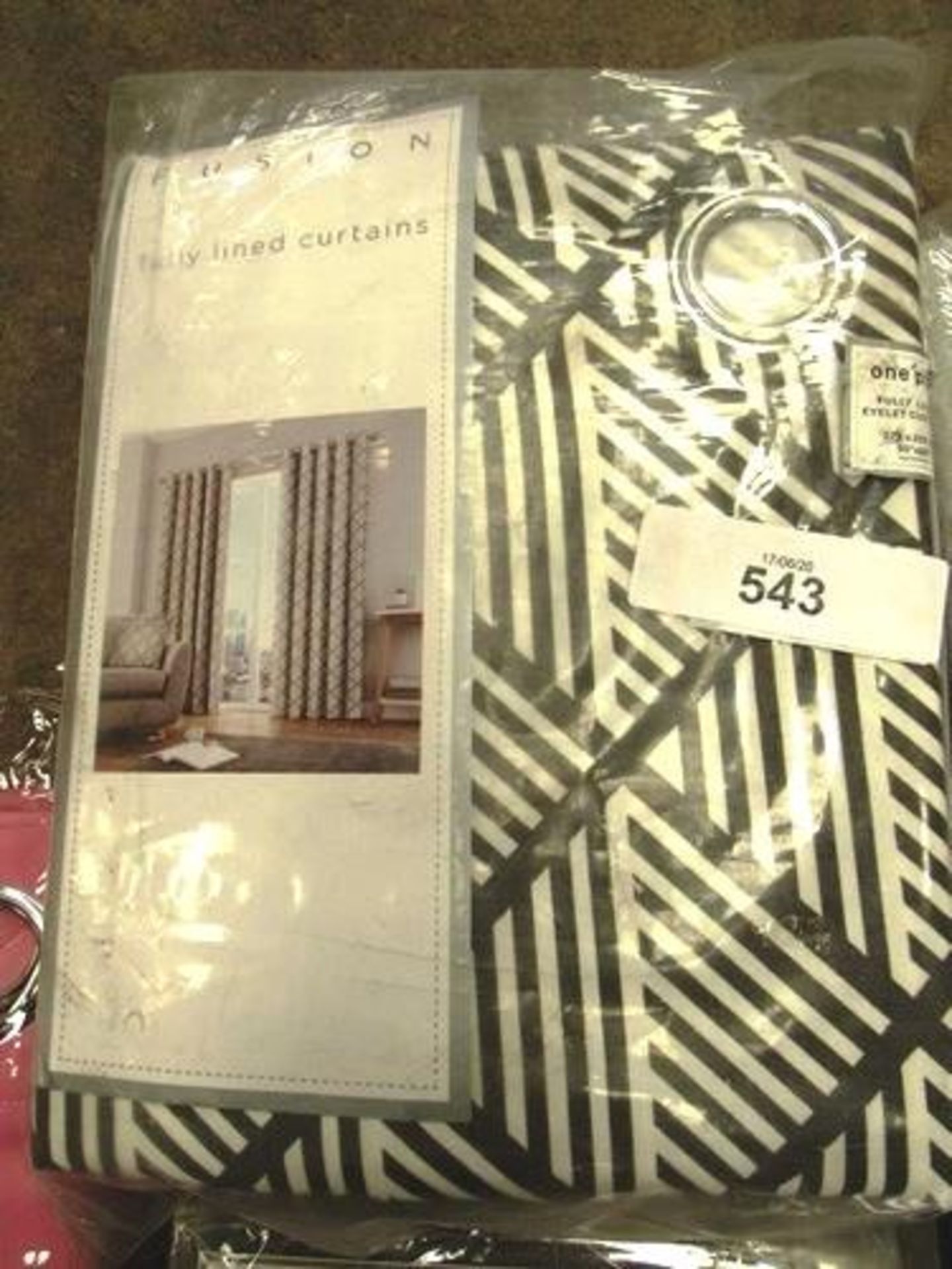 6 x assorted pairs of curtains including 1 x pair of Dunelm Pebble Regan eyelet curtains, size 117 x - Image 5 of 7