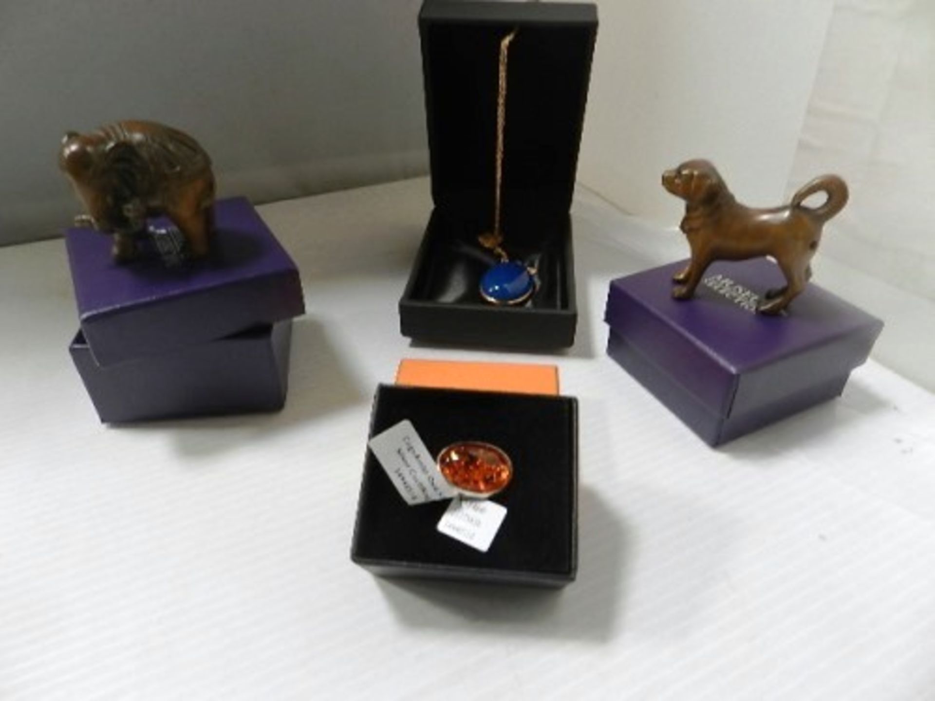 A small selection of jewellery, 1 x Pulsar pendant, 1 x Be Jewelled amber sterling silver ring and 2