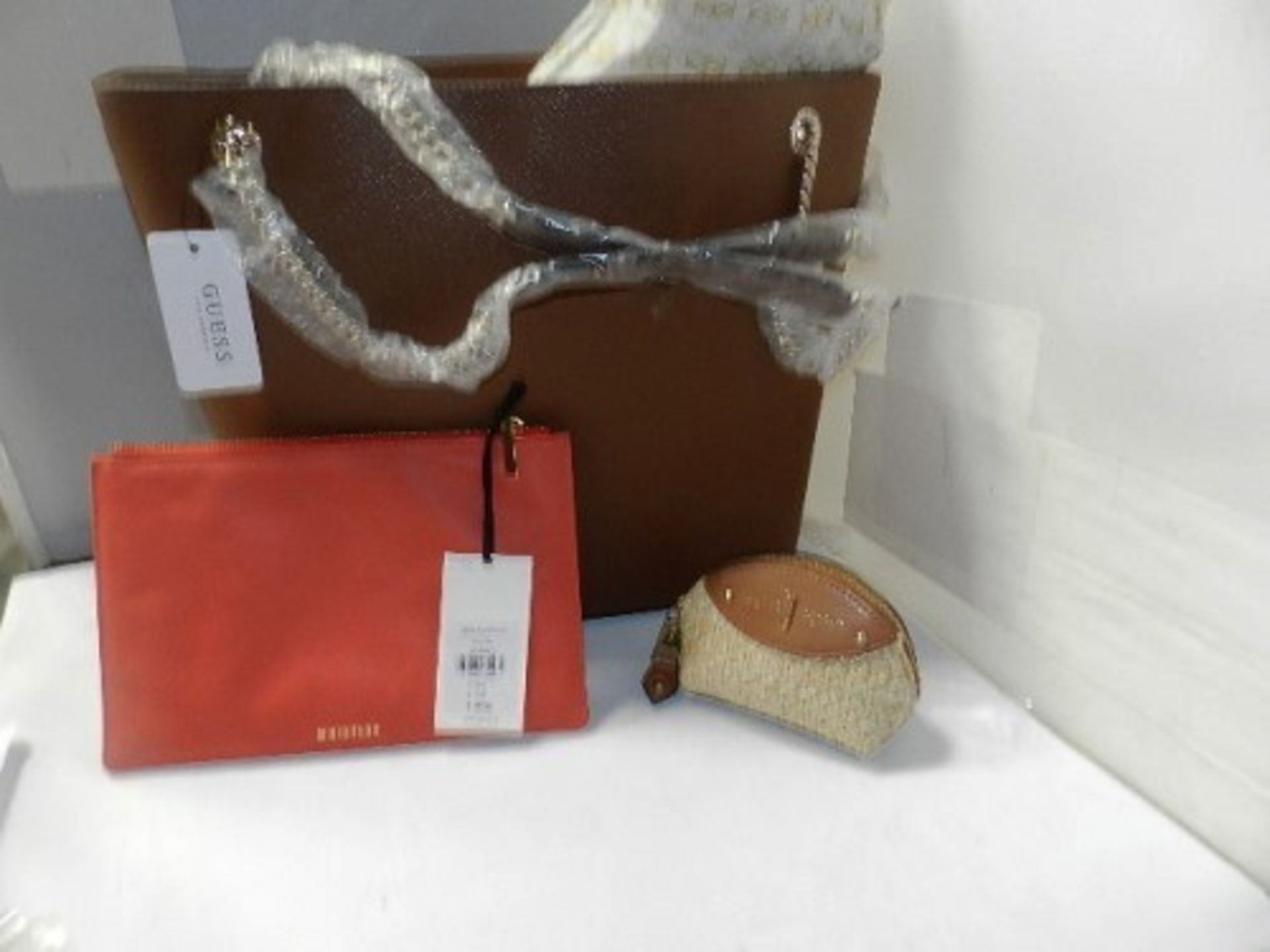 3 x ladies accessories comprising 1 x Guess handbag shopper, model Robyn, 1 x Jasper Conran purse