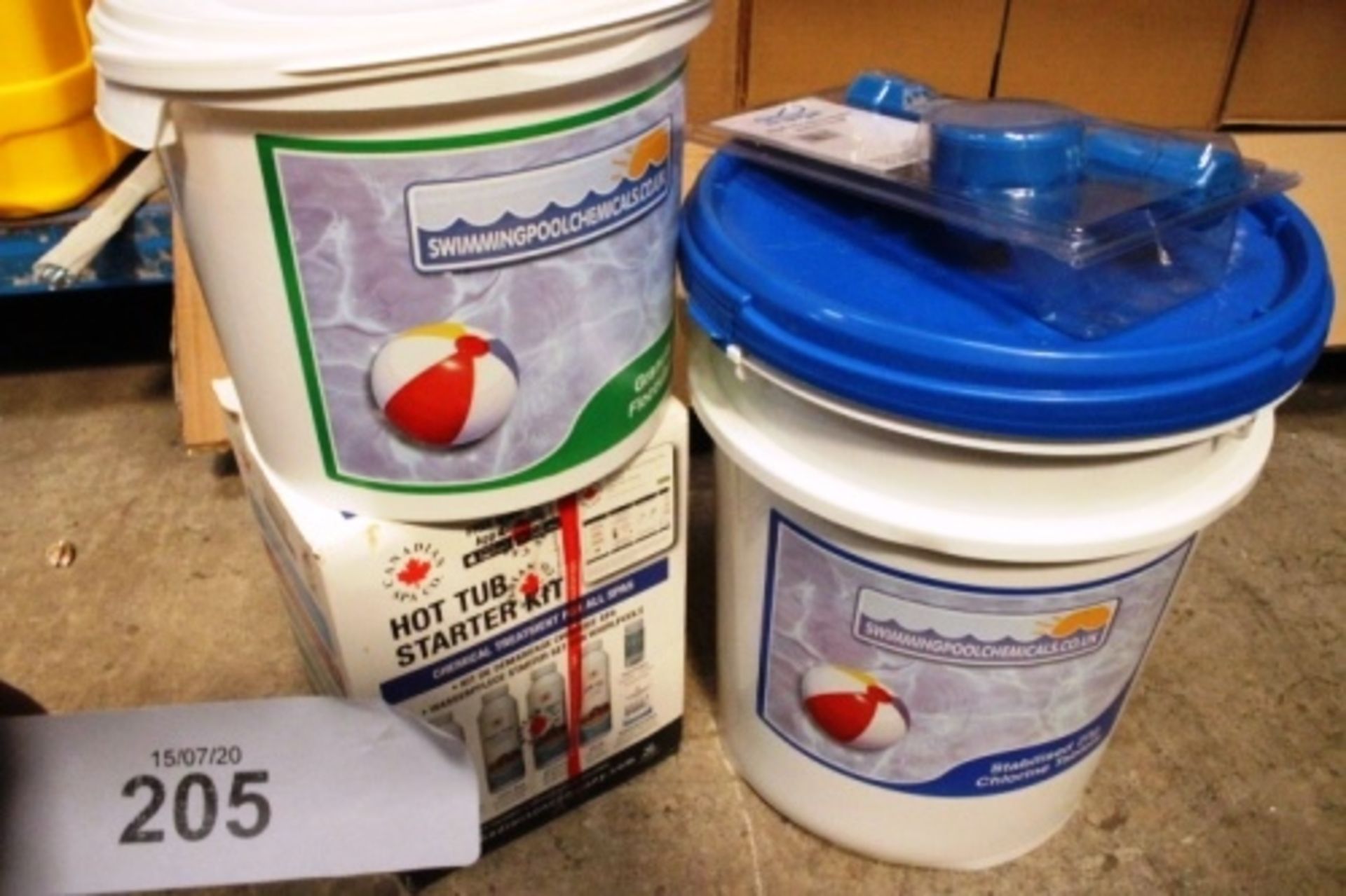 A Canadian Spa Co hot tub starter kit, a 5kg tub of swimming pool granular flocculant, a 10kg tub of