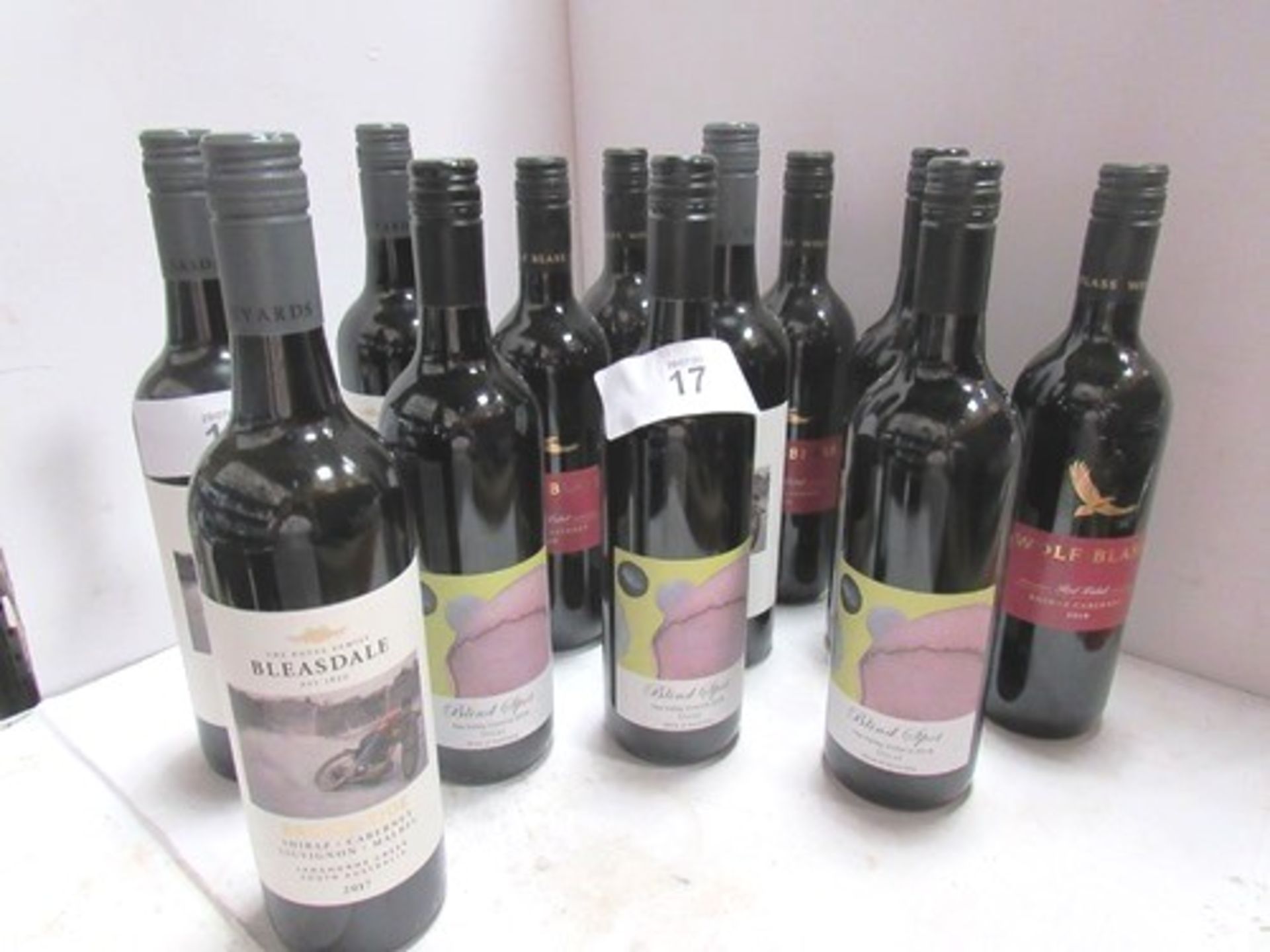 12 x assorted bottles of Australian wine including 4 x 75cl bottles of Bleasdale Broadside Shiraz