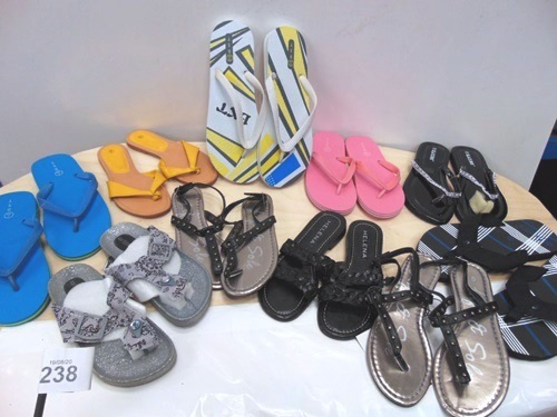 Approximately 30 x assorted pairs of men's, women's and children's footwear including flip-flops, - Image 2 of 4