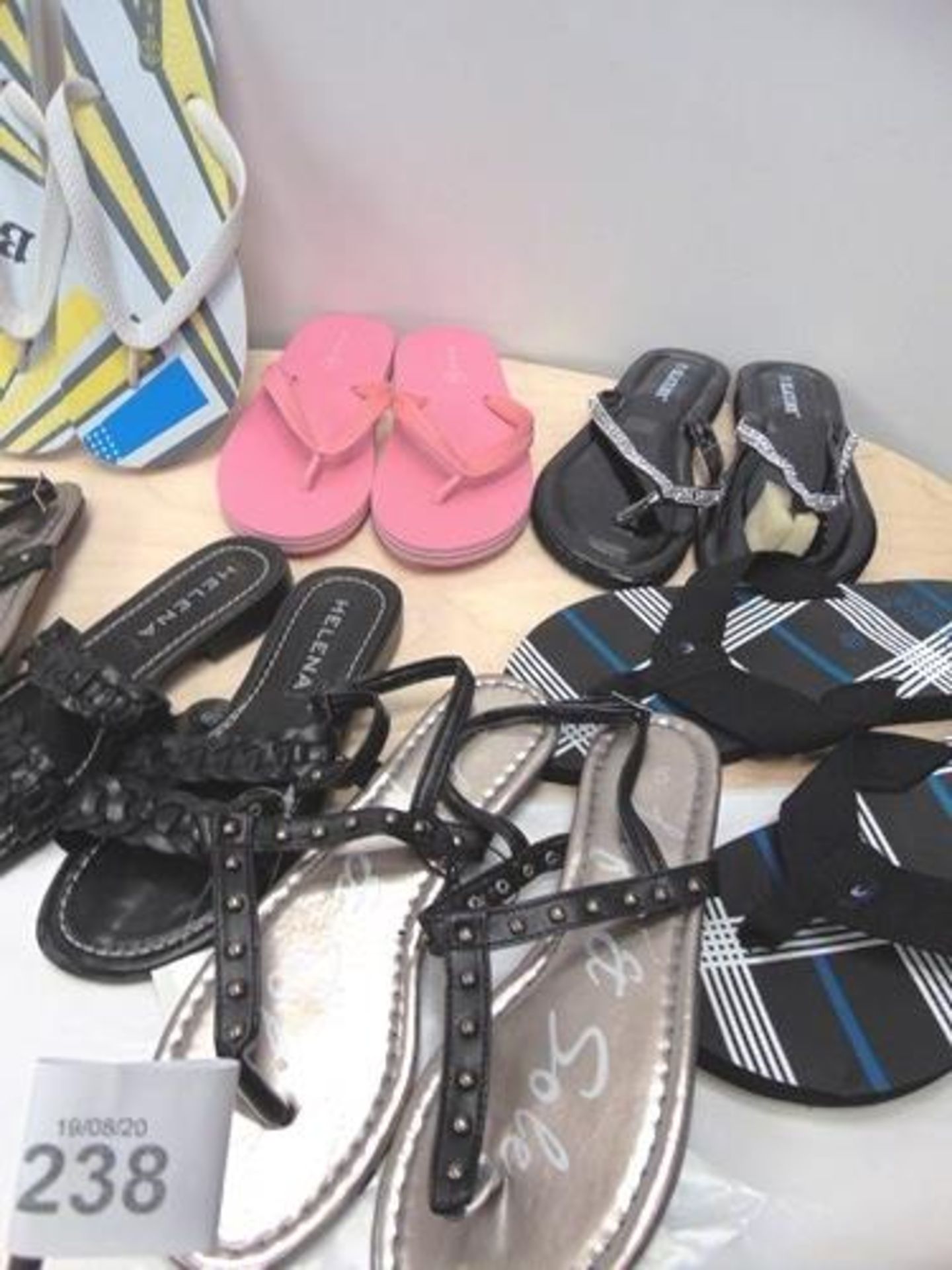 Approximately 30 x assorted pairs of men's, women's and children's footwear including flip-flops, - Image 3 of 4