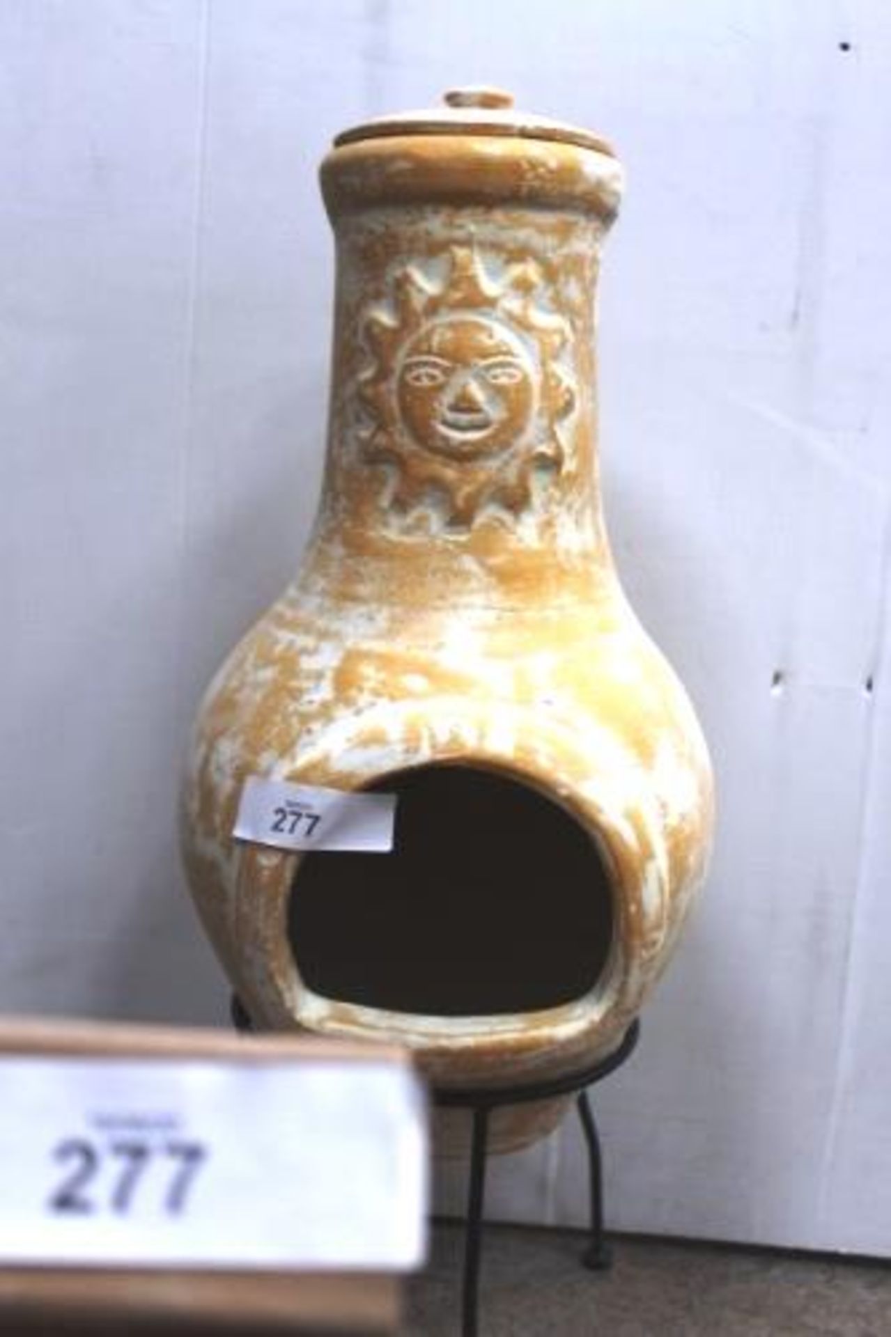 An El Fuego Lolosol 75 clay chimenea with sun decoration, with lid and stand - New (ES17) - Image 2 of 3
