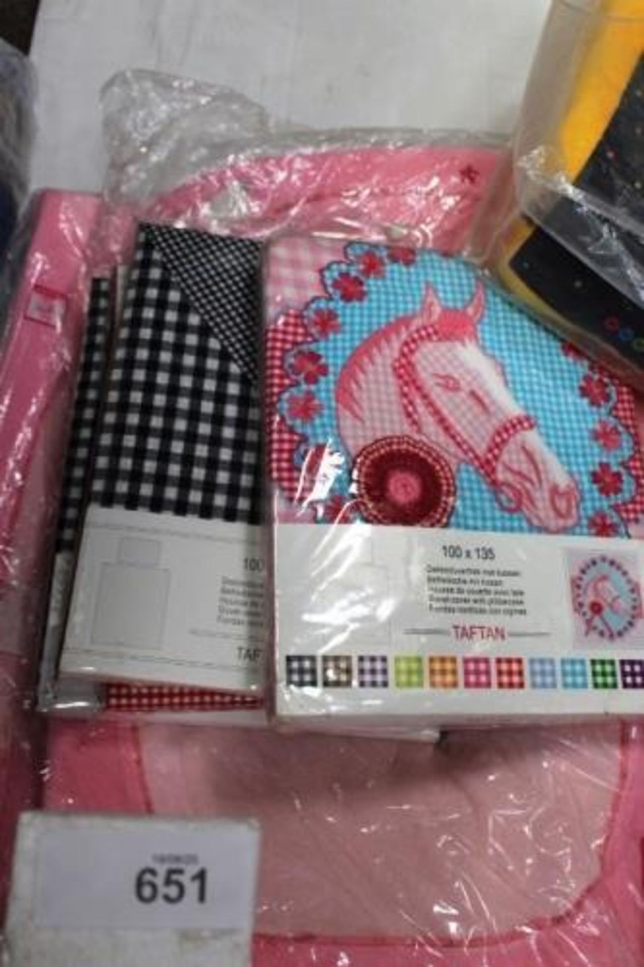 8 x baby related items comprising 1 x changing bag, 1 x quilt, 4 x duvet sets and 2 x changing - Image 2 of 2
