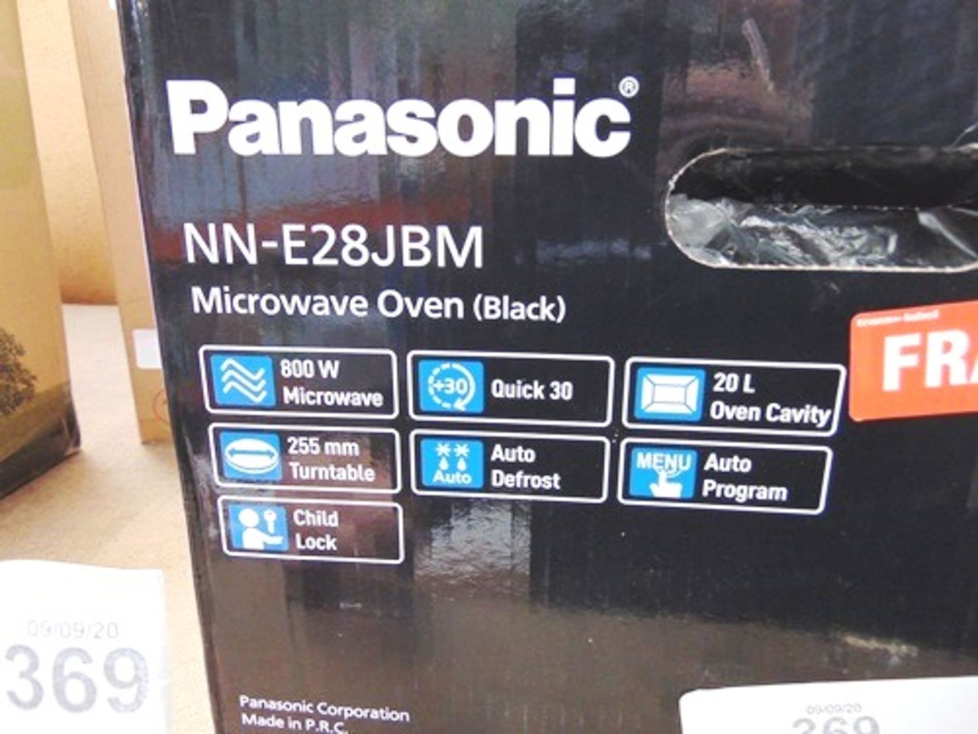 Panasonic 20ltr 800W microwave, model NN-E28JBM, together with a Daewoo halogen 17ltr air fryer, - Image 5 of 5