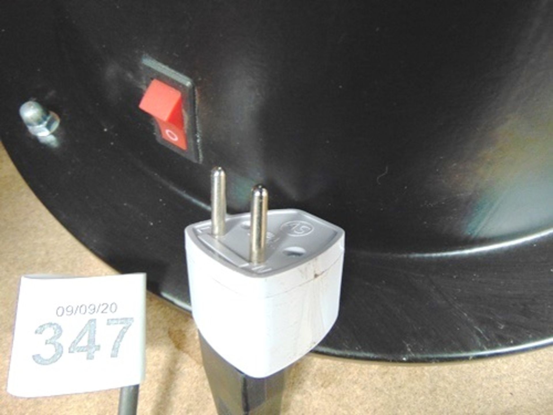 Eastwood 18lb vibrating tumbler, 110V, model 20153, comes with American style 3 pin plug - Second- - Image 3 of 3