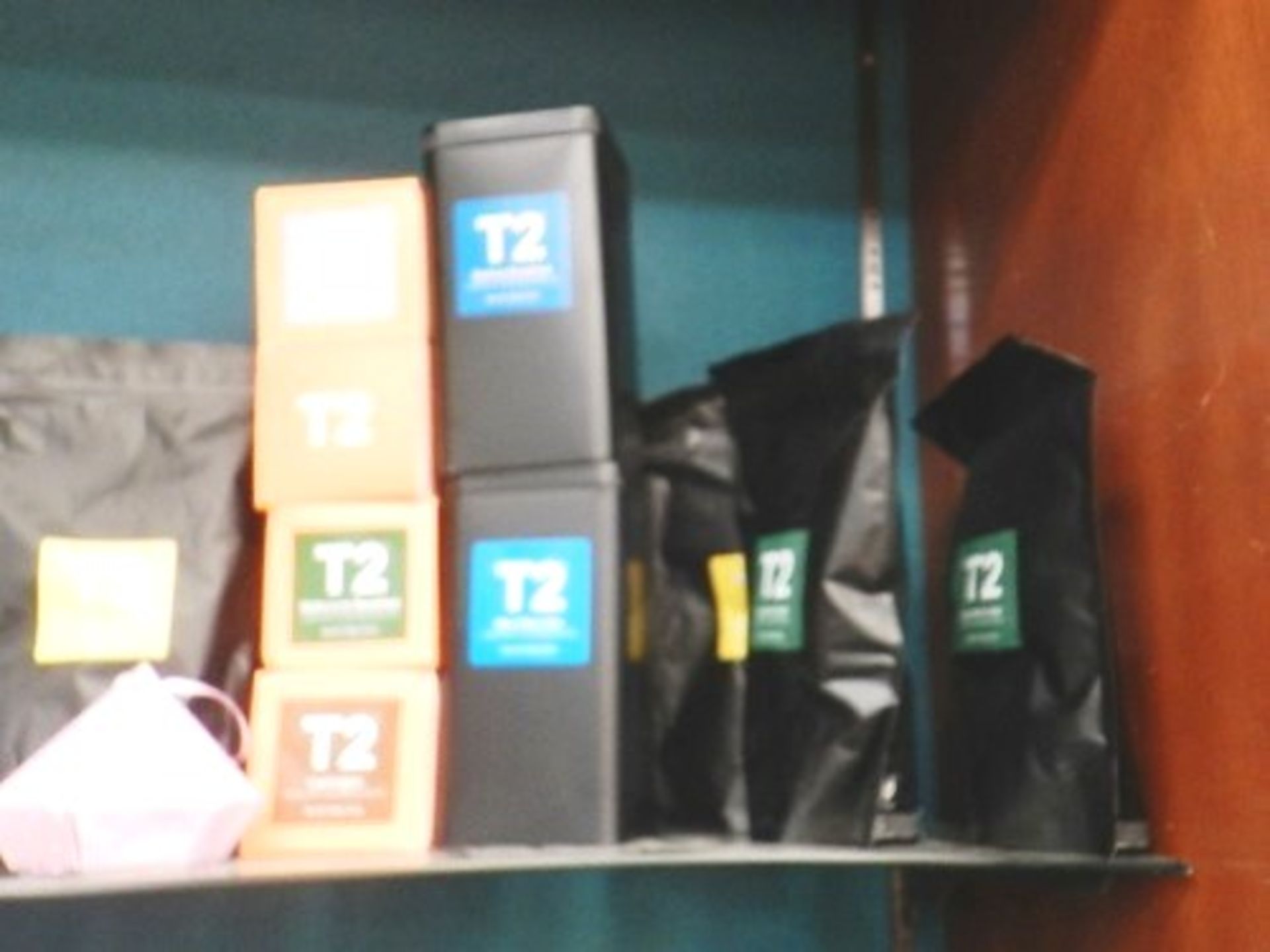 A large quantity of T2 loose leaf tea, 7 x 250g, gift boxed tea, various flavours - New (CB13B) - Image 2 of 2